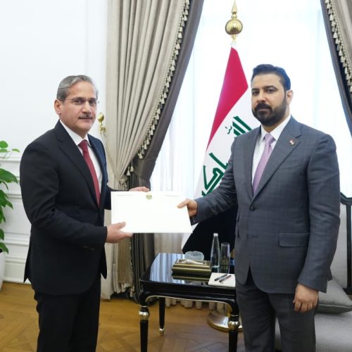 الزيدي يكشف عن ذمته المالية ويسلمها إلى رئيس هيئة النزاهة