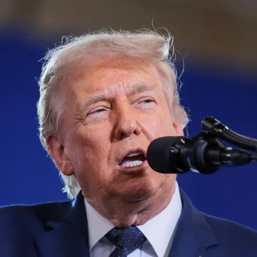 ترامب: متردد بنسبة 50 في المئة بين الاتفاق مع إيران أو القصف