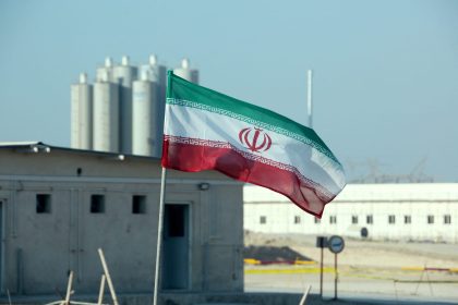 وول ستريت جورنال: تباطؤ المفاوضات مع إيران وسط خلافات حول الملف النووي وتخفيف العقوبات