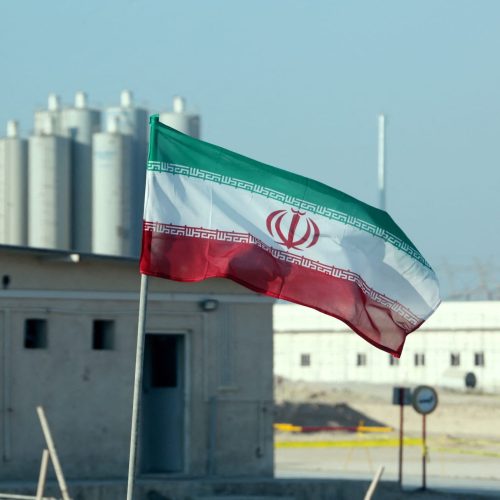 وول ستريت جورنال: تباطؤ المفاوضات مع إيران وسط خلافات حول الملف النووي وتخفيف العقوبات
