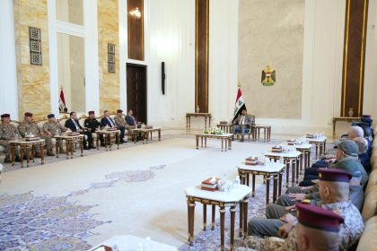الزيدي يؤكد حرص الحكومة واهتمامها بتقديم الدعم الكامل للقوات الأمنية