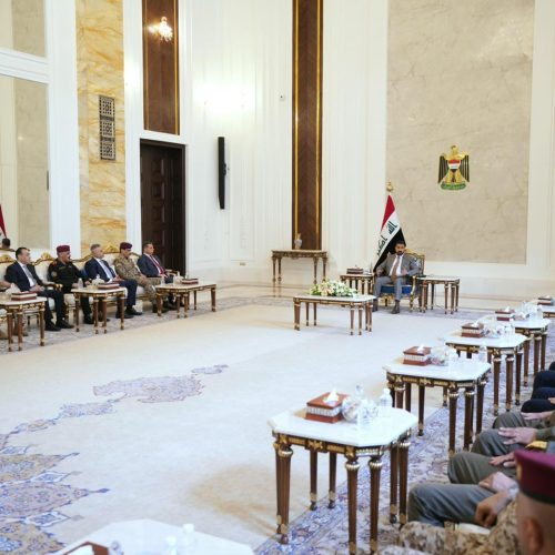الزيدي يؤكد حرص الحكومة واهتمامها بتقديم الدعم الكامل للقوات الأمنية