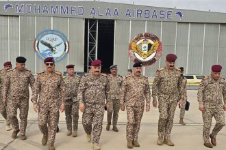 رئيس أركان الجيش يصل إلى صحراء السماوة