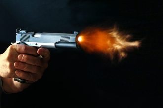 بسبب خلافات عشائرية.. شخص يقتل عمه ونجله في أبي غربي غربي بغداد