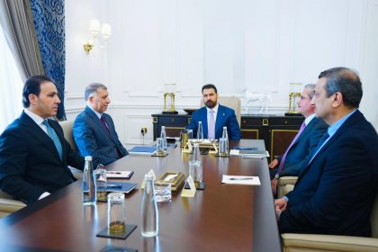 الزيدي يوجه بضرورة التحقق من الجدوى الاقتصادية للمشاريع ووجود لجان لتدقيق التعاقدات الحكومية