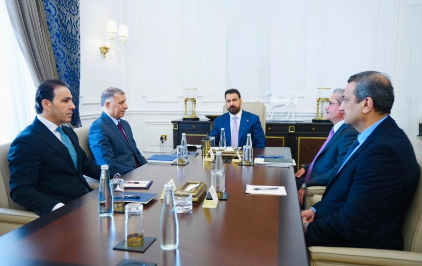 الزيدي يوجه بضرورة التحقق من الجدوى الاقتصادية للمشاريع ووجود لجان لتدقيق التعاقدات الحكومية