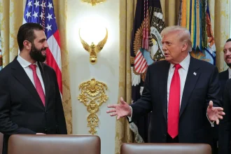 ‏الرئاسة السورية: الشرع أبلغ ترامب بأن رفع ما تبقى من عقوبات ضروري لإنعاش الاقتصاد