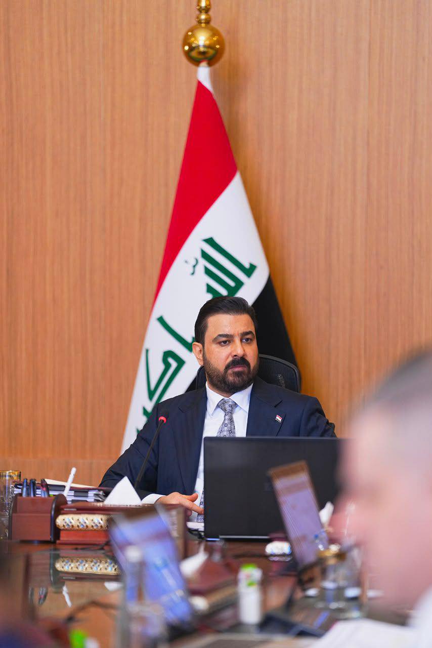 الزيدي يؤكد اعتماد الحكومة منهج المنافسة البنّاءة بين شركات القطاع الخاص بعيدًا عن الاستثناءات