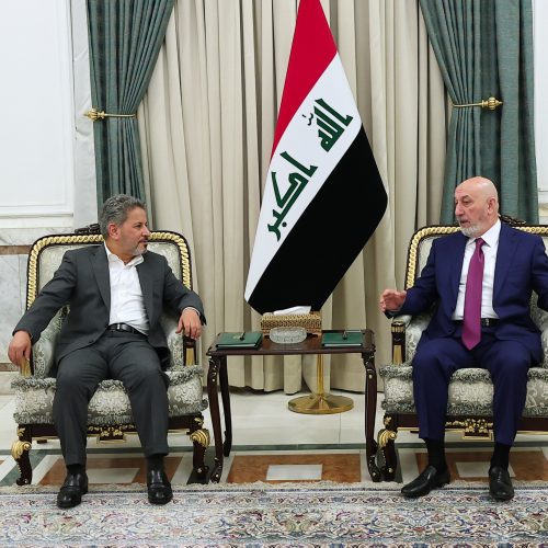 رئيس الجمهورية يرحب بمبادرة الأمين العام لكتائب الإمام علي شبل الزيدي بشأن حصر السلاح بيد الدولة