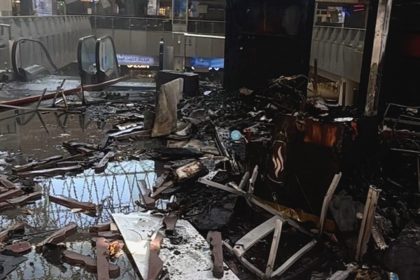 بالصور.. اضرار في مبنى الركاب بمطار الكويت بعد الاستهداف الإيراني