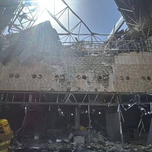 بالصور.. اضرار في مبنى الركاب بمطار الكويت بعد الاستهداف الإيراني