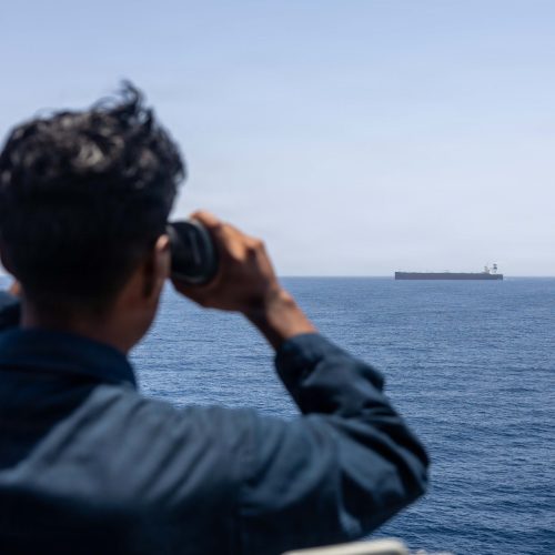 الجيش الامريكي ينفي استهداف ايران مدمرة تابعة لبحرية الولايات المتحدة في خليج عُمان