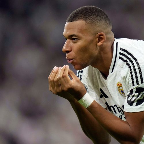 مبابي: الجميع يرى أن ريال مدريد هو أكبر نادٍ في العالم باستثناء مشجعي برشلونة