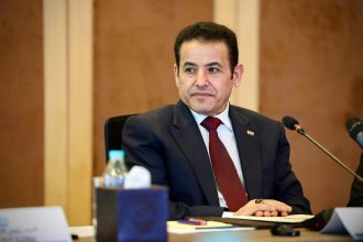 مستشار الأمن القومي ينفي دفع العراق رسوم مرور من مضيق هرمز