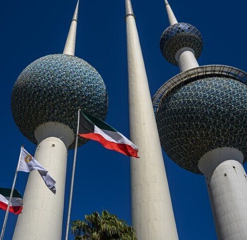 الكويت تعلن التصدي لهجمات صاروخية وطائرات مسيرة معادية