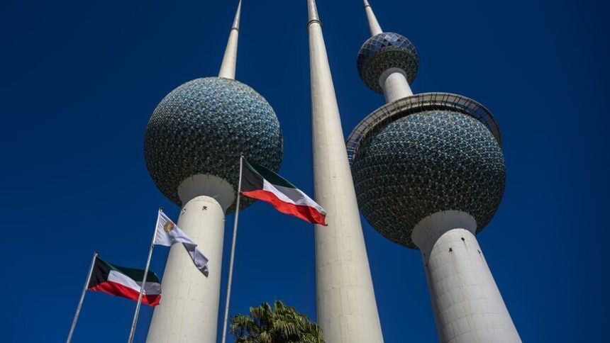 الكويت تعلن التصدي لهجمات صاروخية وطائرات مسيرة معادية