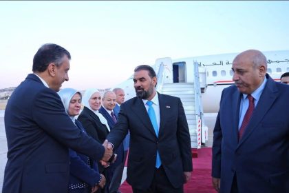 رئيس مجلس النواب هيبت الحلبوسي يصل إلى الأردن في زيارة رسمية