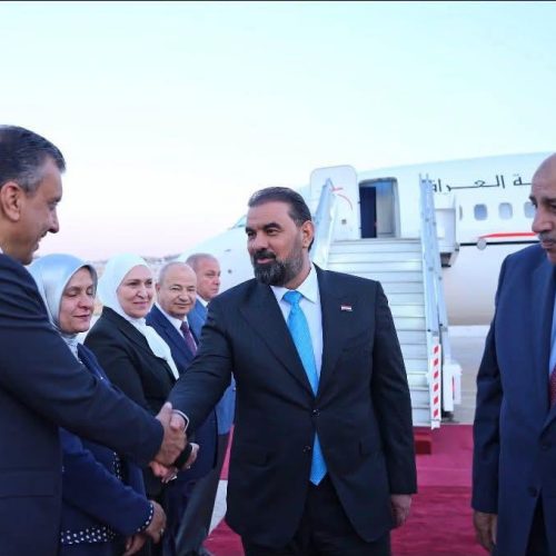 رئيس مجلس النواب هيبت الحلبوسي يصل إلى الأردن في زيارة رسمية