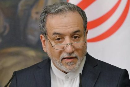 وزير الخارجية الايراني: القوات الأجنبية القريبة من أراضينا معرضة لخطر دائم