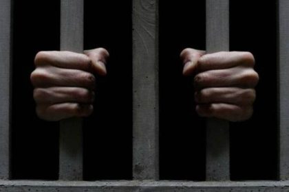 النزاهة: السجن 3 سنوات لمدير عام سابق بوزارة التجارة لإيداع أموال خلافاً للقانون بمصرف أهلي