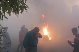 بالفيديو.. حريق يلتهم عدداً من محال بيع الفواكه والخضار في حي العسكري بكركوك