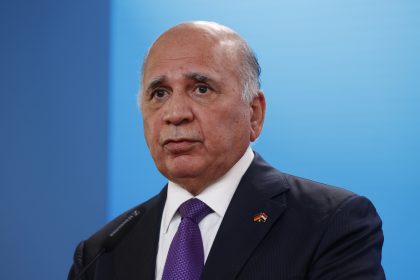 وزير الخارجية يؤكد موقف العراق الثابت الرافض لتوسيع رقعة الحرب