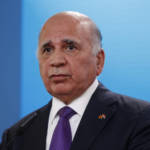 وزير الخارجية يؤكد موقف العراق الثابت الرافض لتوسيع رقعة الحرب