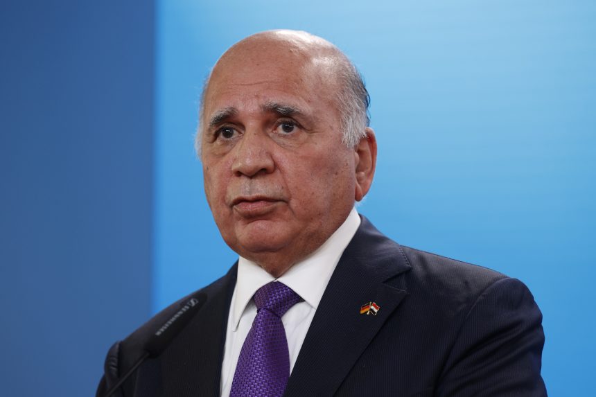 وزير الخارجية يؤكد موقف العراق الثابت الرافض لتوسيع رقعة الحرب