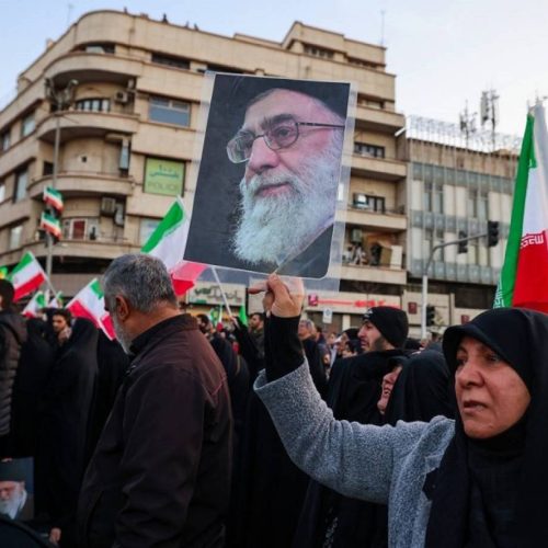 إيران تعلن تفاصيل جنازة مرشدها السابق.. مراسم تمتد من طهران إلى مشهد حتى 9 تموز