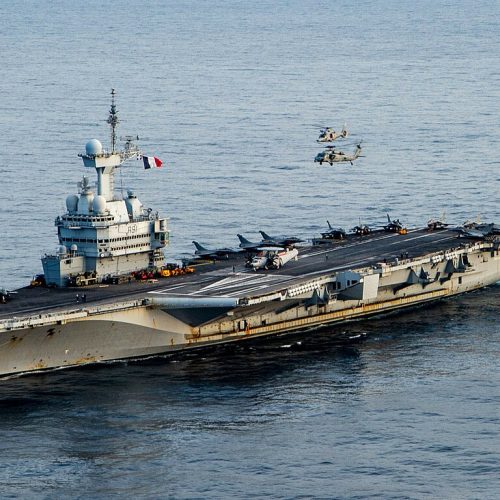 حاملة الطائرات الفرنسية "شارل ديغول" تغادر بحر العرب
