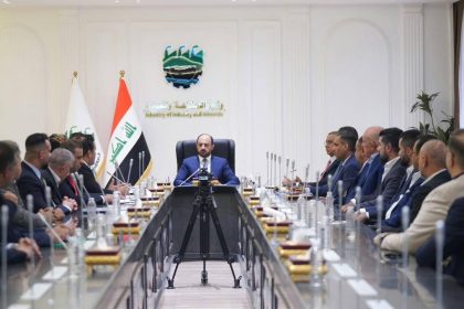 وزير الصناعة يؤكد الحرص على دعم الصناعات الإستراتيجية وفي مقدِّمتها الحديد