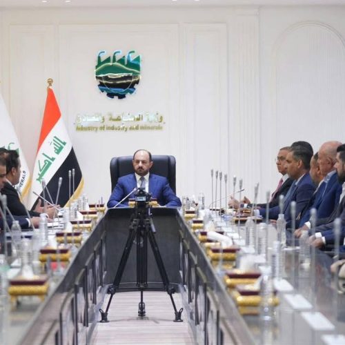وزير الصناعة يؤكد الحرص على دعم الصناعات الإستراتيجية وفي مقدِّمتها الحديد