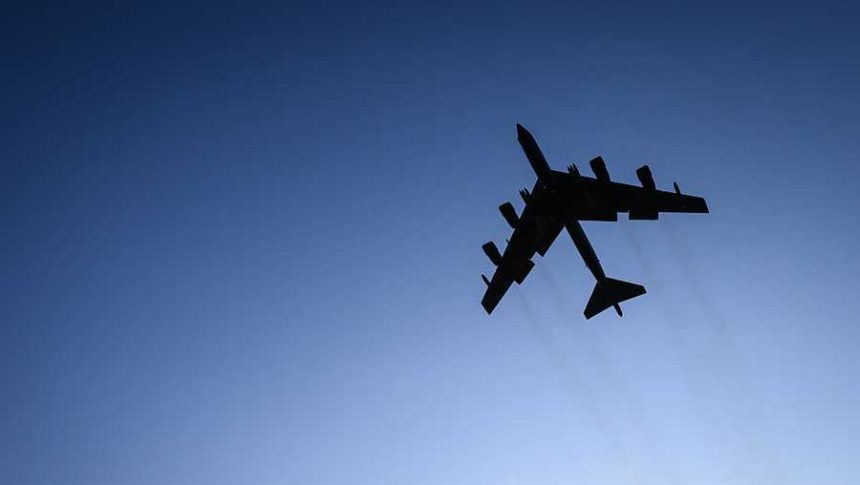 سلاح الجو الأمريكي: تحطم طائرة B-52 في ولاية كاليفورنيا