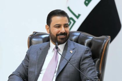 يبدأ في الـ10 صباحًا.. الزيدي يوجه بتعديل ساعات الدوام الرسمي ليوم غدٍ الأربعاء