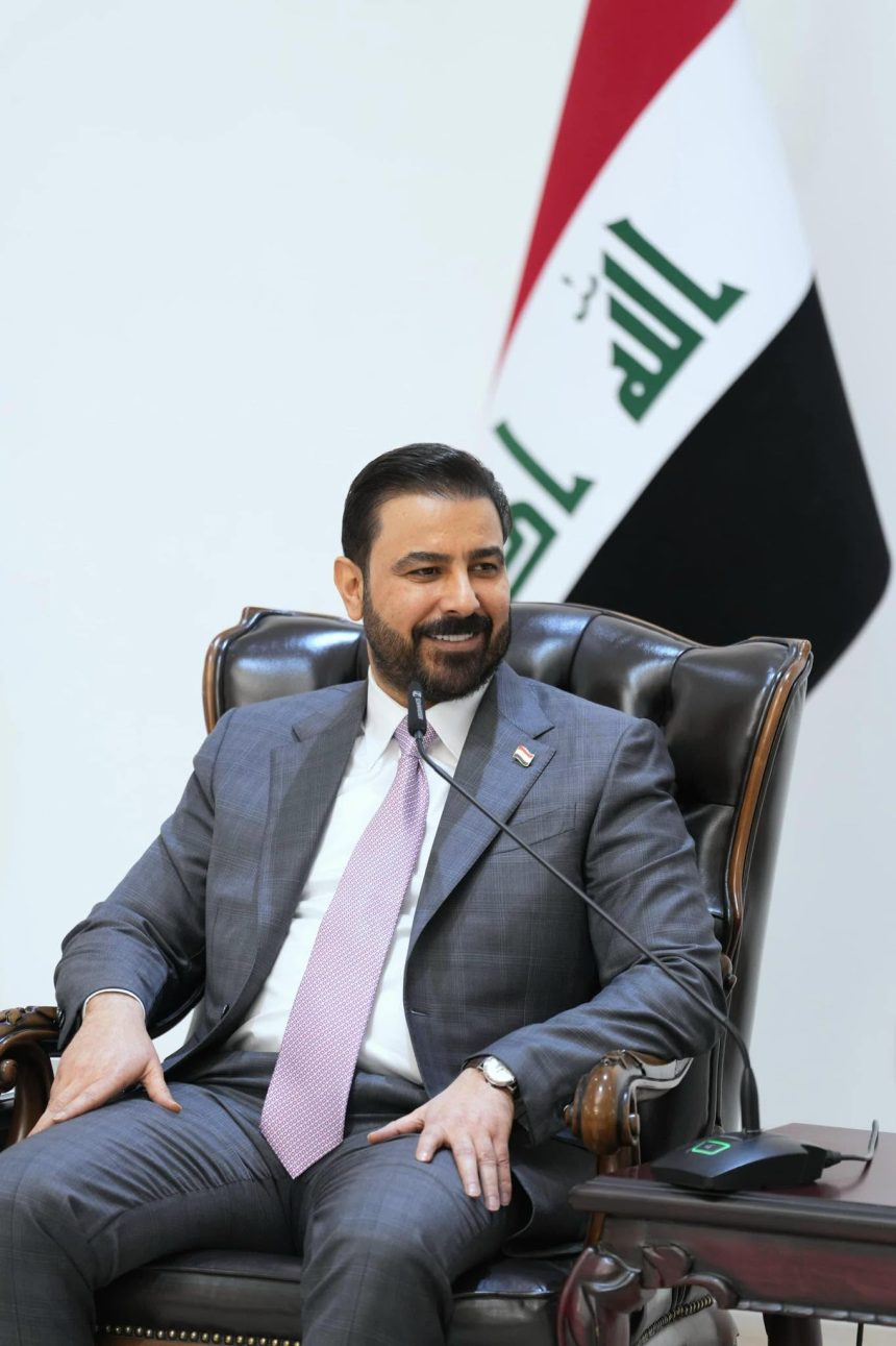 يبدأ في الـ10 صباحًا.. الزيدي يوجه بتعديل ساعات الدوام الرسمي ليوم غدٍ الأربعاء