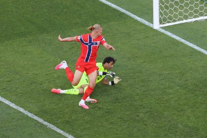المنتخب الوطني العراقي يخسر امام نظيره النرويجي بأربعة اهداف لواحد في كأس العالم