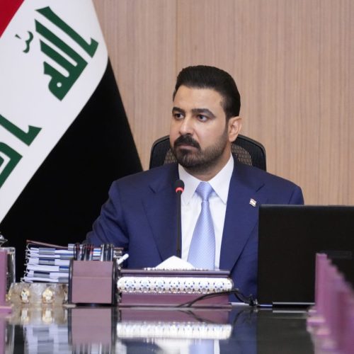 الزيدي يوجّه بتوحيد الأعلام العراقية في المؤسسات الرسميّة