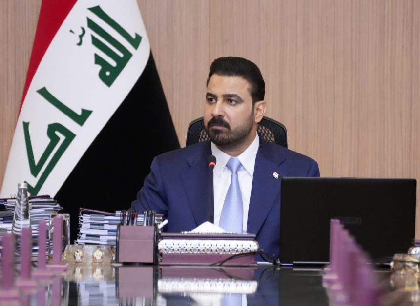 الزيدي يوجّه بتوحيد الأعلام العراقية في المؤسسات الرسميّة