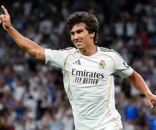 تحول مفاجئ.. مورينيو يتدخل ويوقف رحيل جونزالو جارسيا عن ريال مدريد