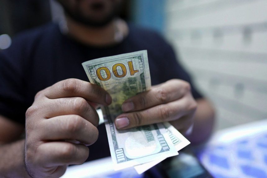 انخفاض أسعار الصرف في الأسواق المحلية: 154.750 ديناراً مقابل كل 100 دولار