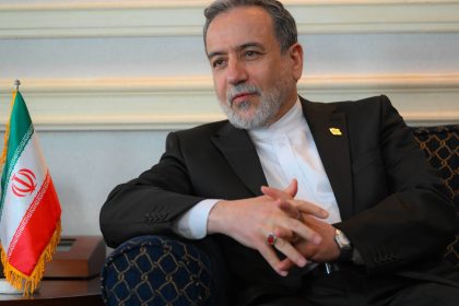 طهران تنفي توجّه عراقجي إلى سويسرا للقاء المفاوضين الأمريكيين