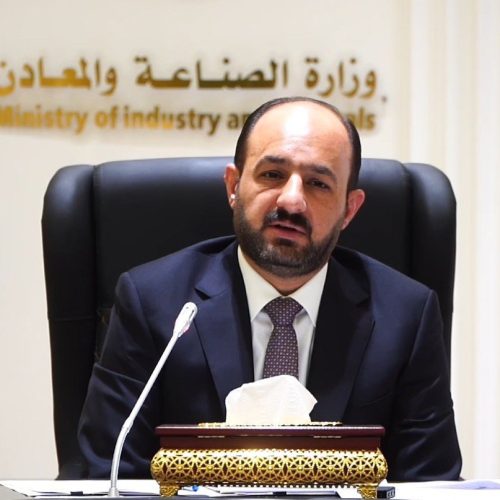 وزير الصناعة يؤكد العمل على إعداد خارطة استثمارية متكاملة في مختلف المجالات الصناعية
