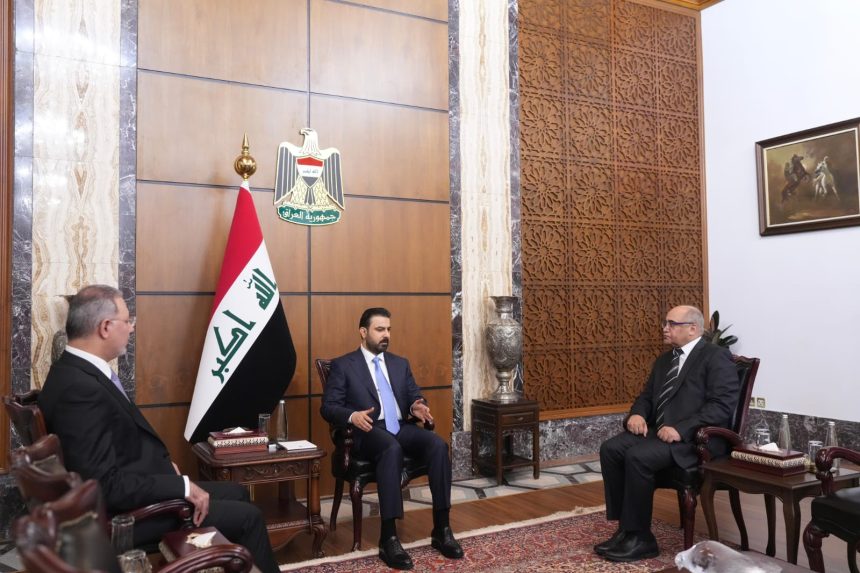 الزيدي يرعى مراسم الاستلام والتسليم برئاسة جهاز الأمن الوطني ويؤكد أهمية التنسيق بين الأجهزة الأمنية