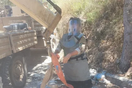 الجيش اللبناني يحذر من العودة إلى القرى الحدودية ويواصل تفكيك قنابل إسرائيلية لم تنفجر