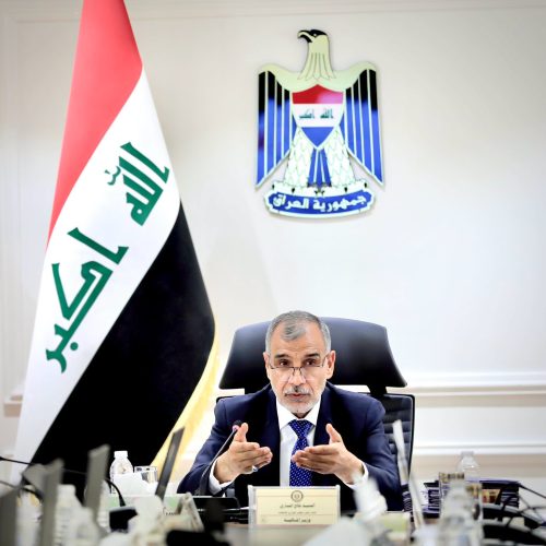 وزير المالية يوجه بمنح العلاوات والترفيعات المستحقة لموظفي الدولة