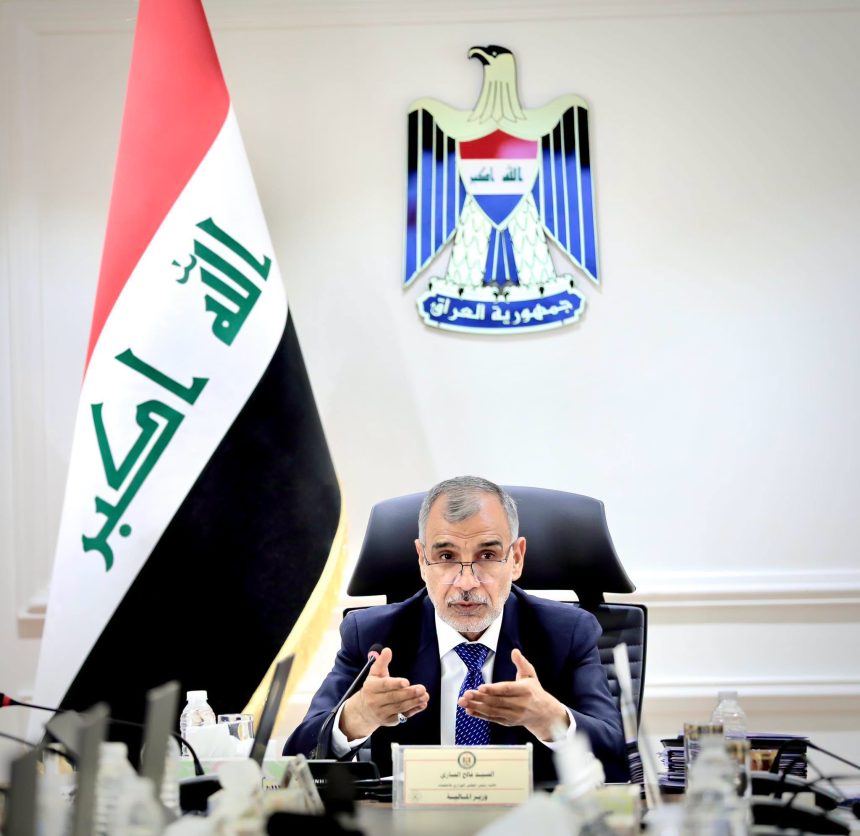 وزير المالية يوجه بمنح العلاوات والترفيعات المستحقة لموظفي الدولة