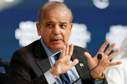 ‏رئيس وزراء باكستان: المفاوضات بين طهران وواشنطن ستؤدي إلى سلام عالمي