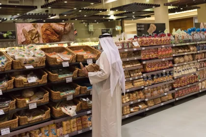 رويترز: أسواق الخليج تتراجع مع تصاعد التوترات المرتبطة بمضيق هرمز