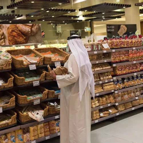 رويترز: أسواق الخليج تتراجع مع تصاعد التوترات المرتبطة بمضيق هرمز