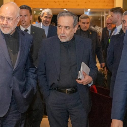 الوفد الإيراني يغادر سويسرا متوجهاً إلى طهران